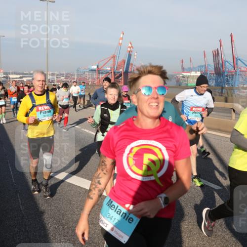 03.10.2025 - Köhlbrandbrückenlauf Yannick Fuchs http://msf.ph/oto/9178803 03.10.2025 08:50:48 Position 2 3050, 3417, 1862, 1663 meine-sportfotos.de