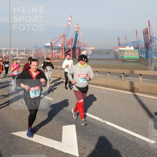 03.10.2025 - Köhlbrandbrückenlauf Yannick Fuchs http://msf.ph/oto/9178827 03.10.2025 08:50:50 Position 2 1692, 1778 meine-sportfotos.de