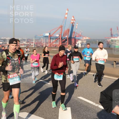 03.10.2025 - Köhlbrandbrückenlauf Yannick Fuchs http://msf.ph/oto/9178842 03.10.2025 08:50:52 Position 2 2413, 2124, 2284 meine-sportfotos.de