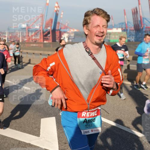 03.10.2025 - Köhlbrandbrückenlauf Yannick Fuchs http://msf.ph/oto/9178849 03.10.2025 08:50:53 Position 2 3281 meine-sportfotos.de