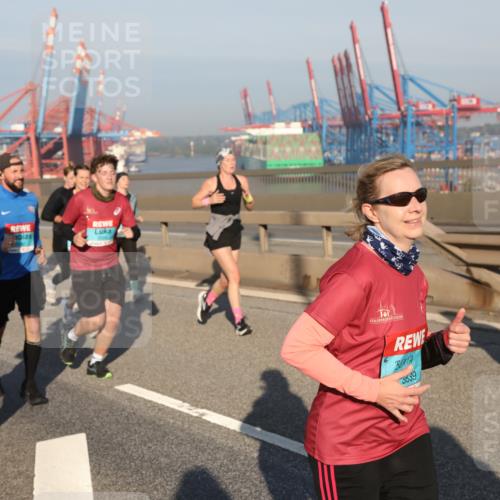 03.10.2025 - Köhlbrandbrückenlauf Yannick Fuchs http://msf.ph/oto/9178878 03.10.2025 08:50:56 Position 2 3839 meine-sportfotos.de