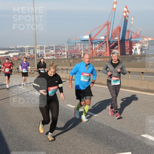 03.10.2025 - Köhlbrandbrückenlauf Yannick Fuchs http://msf.ph/oto/9178906 03.10.2025 08:51:03 Position 2 3676 meine-sportfotos.de