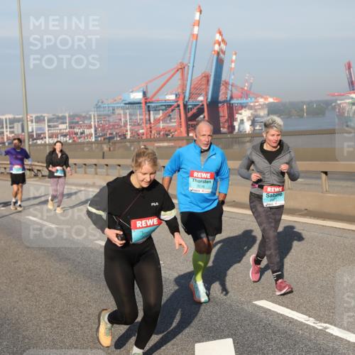 03.10.2025 - Köhlbrandbrückenlauf Yannick Fuchs http://msf.ph/oto/9178913 03.10.2025 08:51:04 Position 2 3676 meine-sportfotos.de