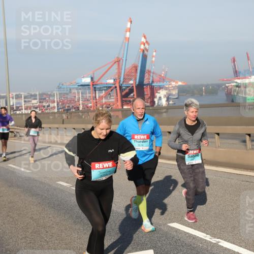 03.10.2025 - Köhlbrandbrückenlauf Yannick Fuchs http://msf.ph/oto/9178915 03.10.2025 08:51:04 Position 2 3676, 3755 meine-sportfotos.de