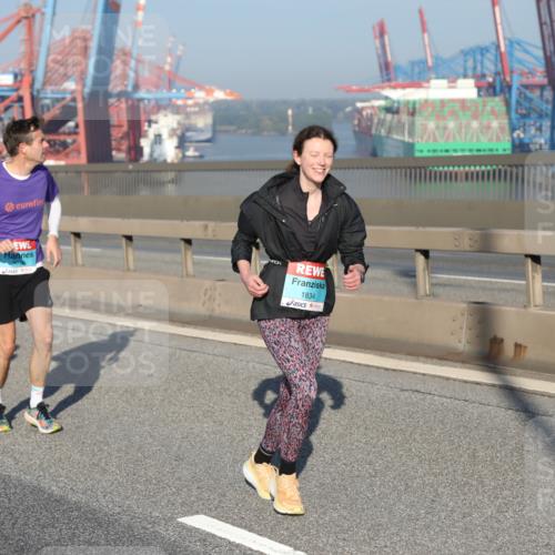 03.10.2025 - Köhlbrandbrückenlauf Yannick Fuchs http://msf.ph/oto/9178927 03.10.2025 08:51:08 Position 2 1834 meine-sportfotos.de