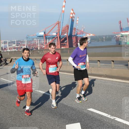 03.10.2025 - Köhlbrandbrückenlauf Yannick Fuchs http://msf.ph/oto/9178935 03.10.2025 08:51:09 Position 2 1815, 3762, 2984 meine-sportfotos.de
