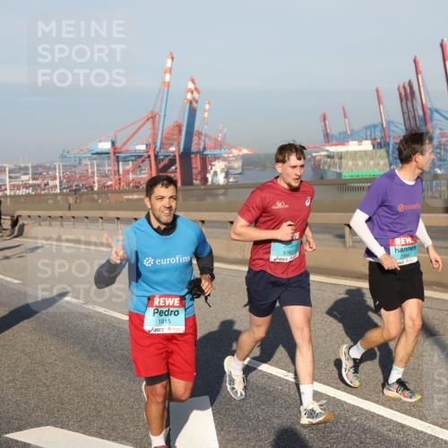 03.10.2025 - Köhlbrandbrückenlauf Yannick Fuchs http://msf.ph/oto/9178942 03.10.2025 08:51:10 Position 2 1815, 3762 meine-sportfotos.de