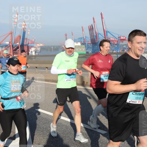 03.10.2025 - Köhlbrandbrückenlauf Yannick Fuchs http://msf.ph/oto/9178972 03.10.2025 08:51:20 Position 2 3265, 1883, 1310 meine-sportfotos.de