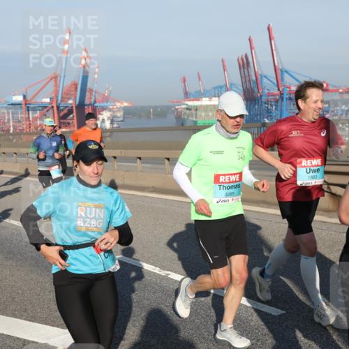 03.10.2025 - Köhlbrandbrückenlauf Yannick Fuchs http://msf.ph/oto/9178974 03.10.2025 08:51:20 Position 2 3265, 1883, 13 meine-sportfotos.de