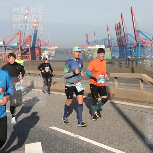 03.10.2025 - Köhlbrandbrückenlauf Yannick Fuchs http://msf.ph/oto/9178982 03.10.2025 08:51:21 Position 2 3558, 1760, 3736, 1593 meine-sportfotos.de