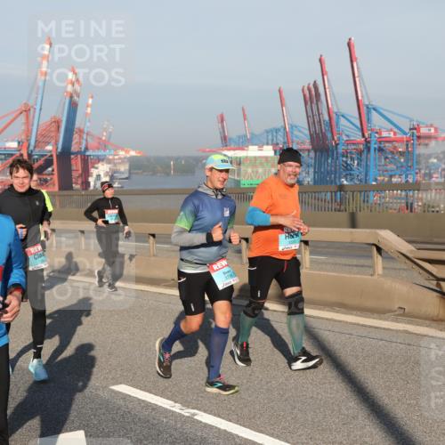 03.10.2025 - Köhlbrandbrückenlauf Yannick Fuchs http://msf.ph/oto/9178984 03.10.2025 08:51:21 Position 2 1760, 3736, 1593 meine-sportfotos.de