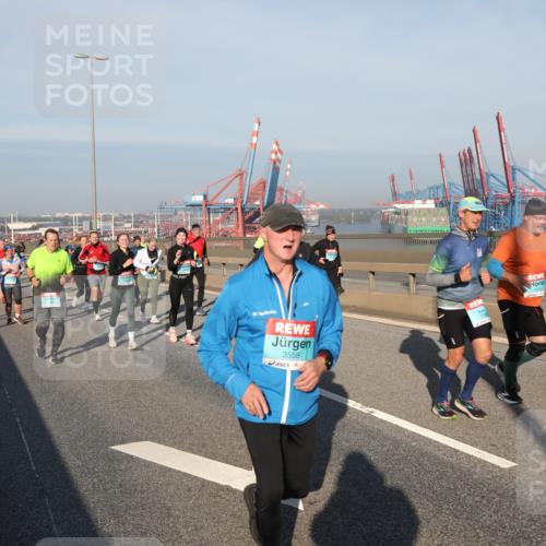 03.10.2025 - Köhlbrandbrückenlauf Yannick Fuchs http://msf.ph/oto/9178987 03.10.2025 08:51:22 Position 2 3558 meine-sportfotos.de