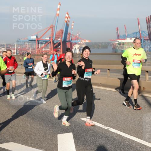 03.10.2025 - Köhlbrandbrückenlauf Yannick Fuchs http://msf.ph/oto/9178994 03.10.2025 08:51:24 Position 2 1835, 1995, 1850, 1731 meine-sportfotos.de