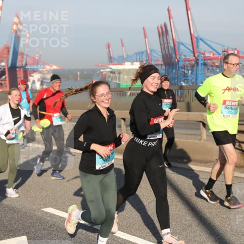 03.10.2025 - Köhlbrandbrückenlauf Yannick Fuchs http://msf.ph/oto/9179002 03.10.2025 08:51:24 Position 2 1731 meine-sportfotos.de