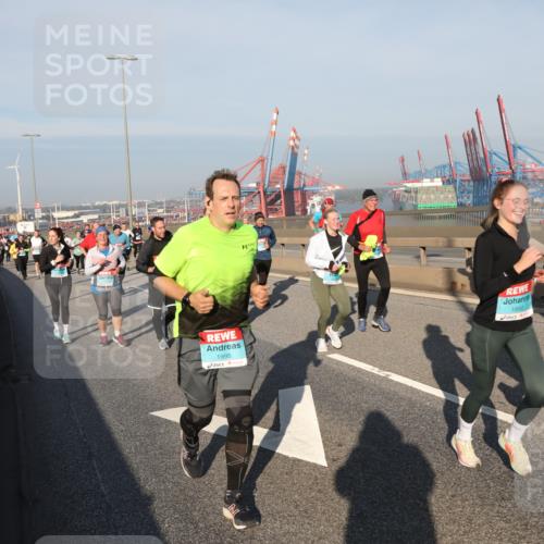 03.10.2025 - Köhlbrandbrückenlauf Yannick Fuchs http://msf.ph/oto/9179005 03.10.2025 08:51:25 Position 2 1995, 1850 meine-sportfotos.de