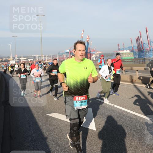 03.10.2025 - Köhlbrandbrückenlauf Yannick Fuchs http://msf.ph/oto/9179009 03.10.2025 08:51:25 Position 2 1995, 1850 meine-sportfotos.de