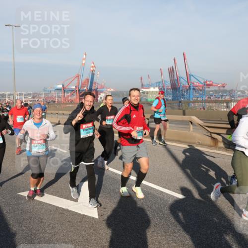 03.10.2025 - Köhlbrandbrückenlauf Yannick Fuchs http://msf.ph/oto/9179021 03.10.2025 08:51:27 Position 2 1746, 2854, 2855, 118 meine-sportfotos.de