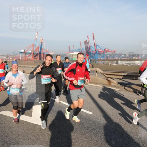 03.10.2025 - Köhlbrandbrückenlauf Yannick Fuchs http://msf.ph/oto/9179025 03.10.2025 08:51:27 Position 2 1746, 2854, 3031 meine-sportfotos.de
