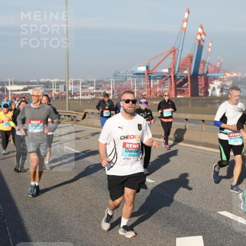 03.10.2025 - Köhlbrandbrückenlauf Yannick Fuchs http://msf.ph/oto/9179060 03.10.2025 08:51:31 Position 2 24, 2836, 2404, 3382 meine-sportfotos.de