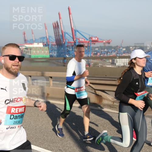 03.10.2025 - Köhlbrandbrückenlauf Yannick Fuchs http://msf.ph/oto/9179077 03.10.2025 08:51:33 Position 2 2, 2836, 2404, 2055, 118 meine-sportfotos.de