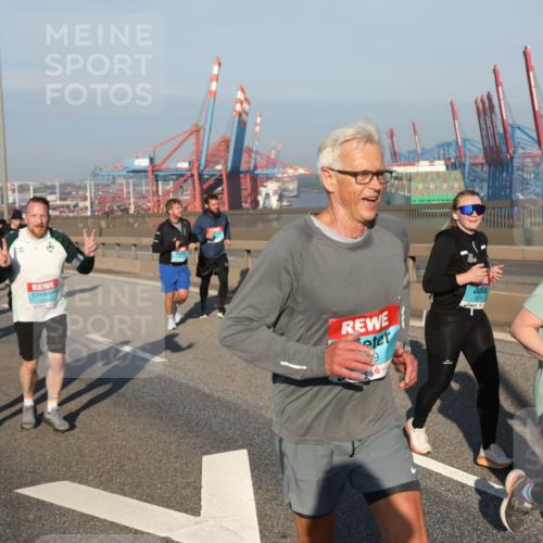 03.10.2025 - Köhlbrandbrückenlauf Yannick Fuchs http://msf.ph/oto/9179088 03.10.2025 08:51:34 Position 2 19, 1971, 1607 meine-sportfotos.de