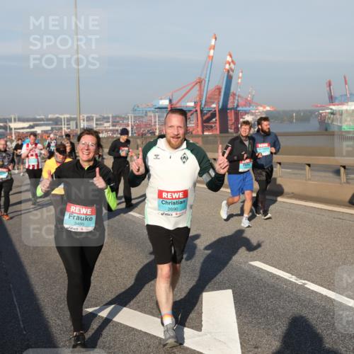 03.10.2025 - Köhlbrandbrückenlauf Yannick Fuchs http://msf.ph/oto/9179096 03.10.2025 08:51:35 Position 2 3480, 2690 meine-sportfotos.de
