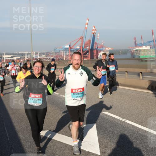 03.10.2025 - Köhlbrandbrückenlauf Yannick Fuchs http://msf.ph/oto/9179097 03.10.2025 08:51:35 Position 2 3480, 2690 meine-sportfotos.de