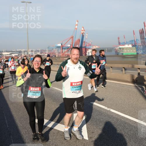 03.10.2025 - Köhlbrandbrückenlauf Yannick Fuchs http://msf.ph/oto/9179100 03.10.2025 08:51:35 Position 2 3480, 2690 meine-sportfotos.de