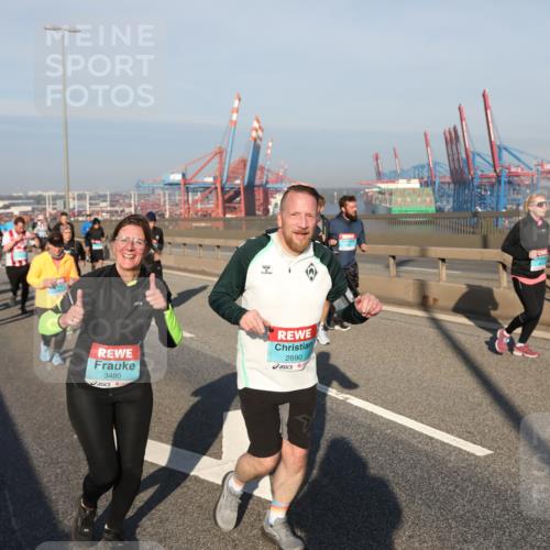 03.10.2025 - Köhlbrandbrückenlauf Yannick Fuchs http://msf.ph/oto/9179103 03.10.2025 08:51:35 Position 2 3480, 2690 meine-sportfotos.de