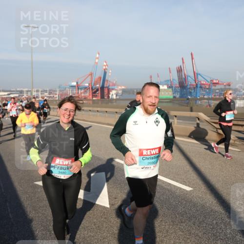 03.10.2025 - Köhlbrandbrückenlauf Yannick Fuchs http://msf.ph/oto/9179107 03.10.2025 08:51:36 Position 2 3480, 2690 meine-sportfotos.de