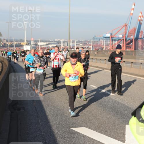 03.10.2025 - Köhlbrandbrückenlauf Yannick Fuchs http://msf.ph/oto/9179113 03.10.2025 08:51:36 Position 2 1994 meine-sportfotos.de