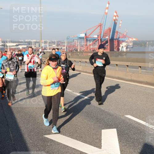 03.10.2025 - Köhlbrandbrückenlauf Yannick Fuchs http://msf.ph/oto/9179117 03.10.2025 08:51:37 Position 2 1994 meine-sportfotos.de