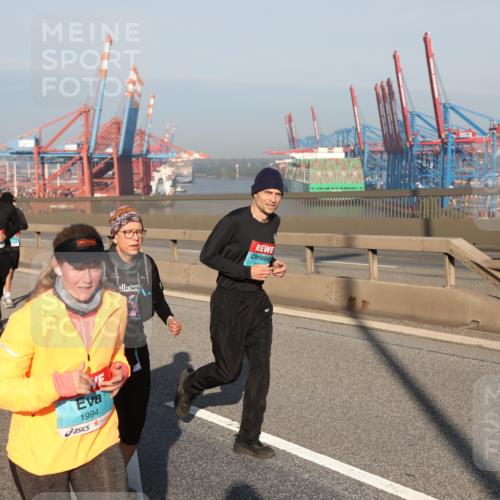 03.10.2025 - Köhlbrandbrückenlauf Yannick Fuchs http://msf.ph/oto/9179127 03.10.2025 08:51:38 Position 2 3828, 1994 meine-sportfotos.de