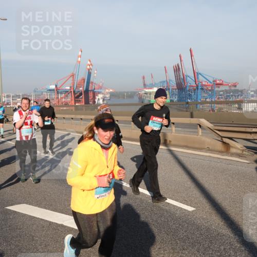 03.10.2025 - Köhlbrandbrückenlauf Yannick Fuchs http://msf.ph/oto/9179129 03.10.2025 08:51:38 Position 2 1994, 2231 meine-sportfotos.de