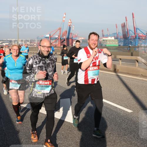 03.10.2025 - Köhlbrandbrückenlauf Yannick Fuchs http://msf.ph/oto/9179144 03.10.2025 08:51:40 Position 2 2243, 1669, 3828 meine-sportfotos.de