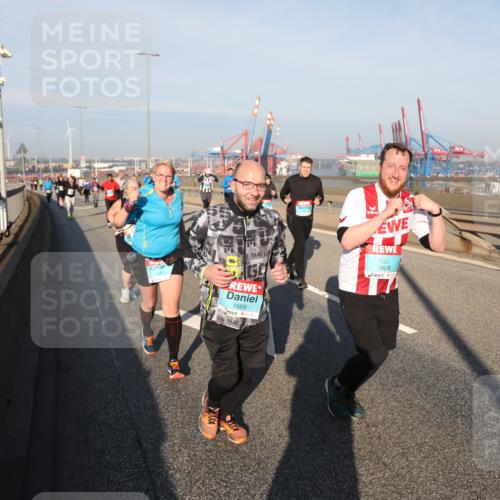 03.10.2025 - Köhlbrandbrückenlauf Yannick Fuchs http://msf.ph/oto/9179145 03.10.2025 08:51:40 Position 2 2243, 1669, 3828 meine-sportfotos.de