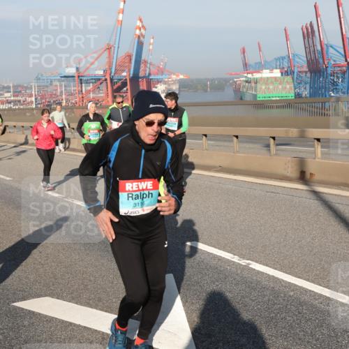 03.10.2025 - Köhlbrandbrückenlauf Yannick Fuchs http://msf.ph/oto/9179310 03.10.2025 08:51:59 Position 2 3116 meine-sportfotos.de
