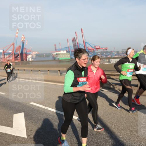 03.10.2025 - Köhlbrandbrückenlauf Yannick Fuchs http://msf.ph/oto/9179332 03.10.2025 08:52:03 Position 2  meine-sportfotos.de
