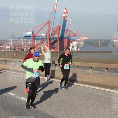 03.10.2025 - Köhlbrandbrückenlauf Yannick Fuchs http://msf.ph/oto/9179338 03.10.2025 08:52:05 Position 2 14, 1329, 2674 meine-sportfotos.de
