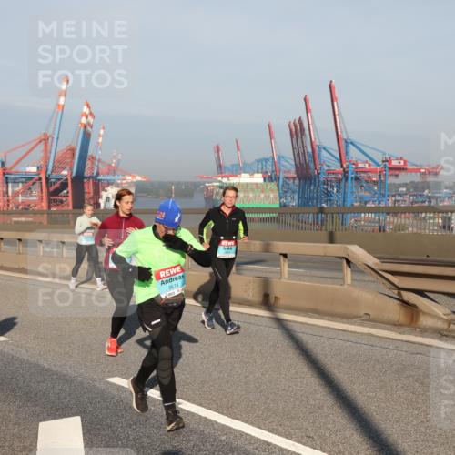 03.10.2025 - Köhlbrandbrückenlauf Yannick Fuchs http://msf.ph/oto/9179354 03.10.2025 08:52:06 Position 2 129, 2674 meine-sportfotos.de
