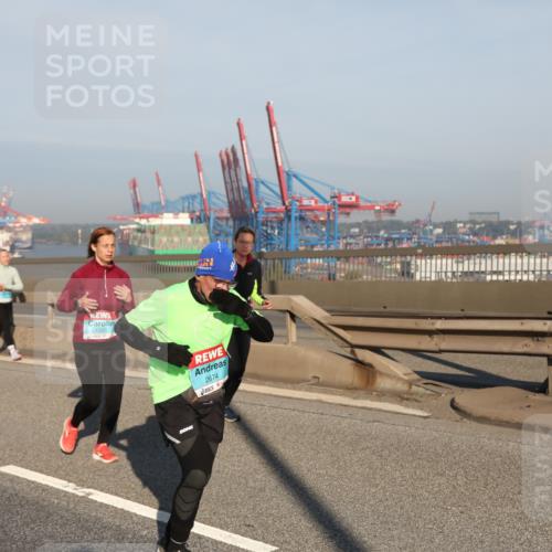 03.10.2025 - Köhlbrandbrückenlauf Yannick Fuchs http://msf.ph/oto/9179362 03.10.2025 08:52:07 Position 2 1597, 2674, 118 meine-sportfotos.de