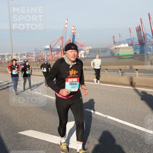 03.10.2025 - Köhlbrandbrückenlauf Yannick Fuchs http://msf.ph/oto/9179369 03.10.2025 08:52:08 Position 2 1329, 1597 meine-sportfotos.de