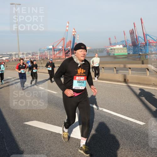 03.10.2025 - Köhlbrandbrückenlauf Yannick Fuchs http://msf.ph/oto/9179371 03.10.2025 08:52:08 Position 2 142, 1329, 1597 meine-sportfotos.de