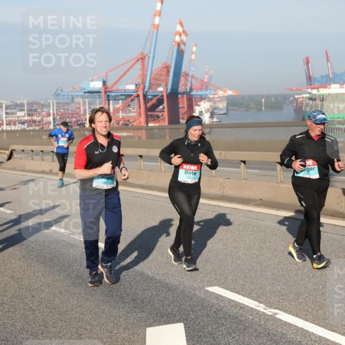 03.10.2025 - Köhlbrandbrückenlauf Yannick Fuchs http://msf.ph/oto/9179391 03.10.2025 08:52:10 Position 2 1051, 3407, 2018 meine-sportfotos.de
