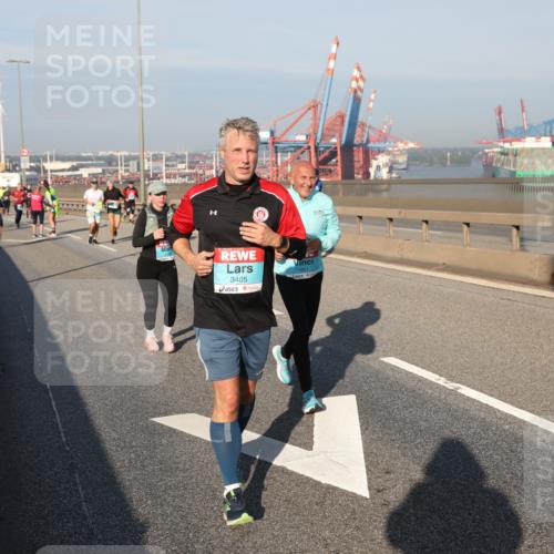 03.10.2025 - Köhlbrandbrückenlauf Yannick Fuchs http://msf.ph/oto/9179403 03.10.2025 08:52:13 Position 2 3405, 1861 meine-sportfotos.de