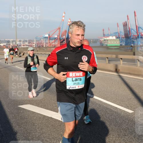 03.10.2025 - Köhlbrandbrückenlauf Yannick Fuchs http://msf.ph/oto/9179413 03.10.2025 08:52:14 Position 2 3405 meine-sportfotos.de