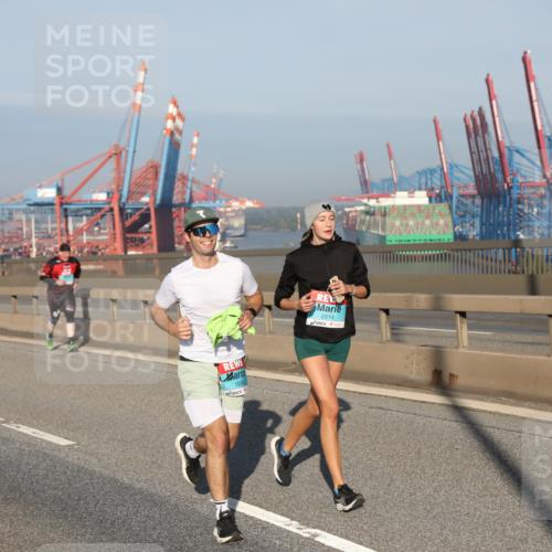 03.10.2025 - Köhlbrandbrückenlauf Yannick Fuchs http://msf.ph/oto/9179447 03.10.2025 08:52:20 Position 2 1938, 2514 meine-sportfotos.de