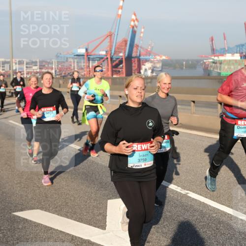 03.10.2025 - Köhlbrandbrückenlauf Yannick Fuchs http://msf.ph/oto/9179493 03.10.2025 08:52:26 Position 2 3759, 1687, 135 meine-sportfotos.de