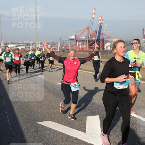 03.10.2025 - Köhlbrandbrückenlauf Yannick Fuchs http://msf.ph/oto/9179502 03.10.2025 08:52:28 Position 2 2943, 2682 meine-sportfotos.de