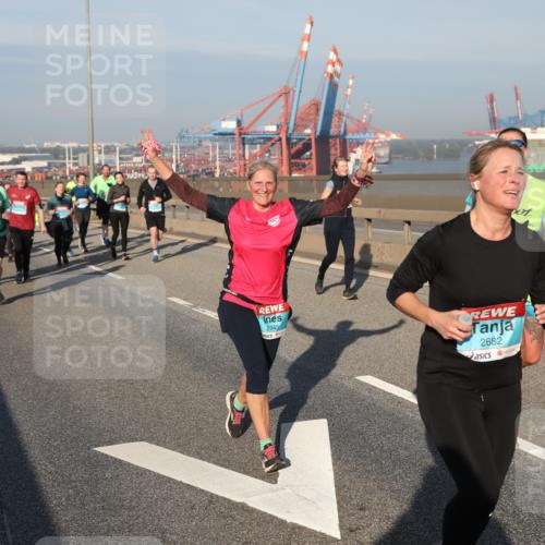 03.10.2025 - Köhlbrandbrückenlauf Yannick Fuchs http://msf.ph/oto/9179506 03.10.2025 08:52:28 Position 2 2943, 2682 meine-sportfotos.de